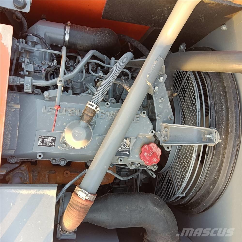 Hitachi ZX240 Kāpurķēžu ekskavatori