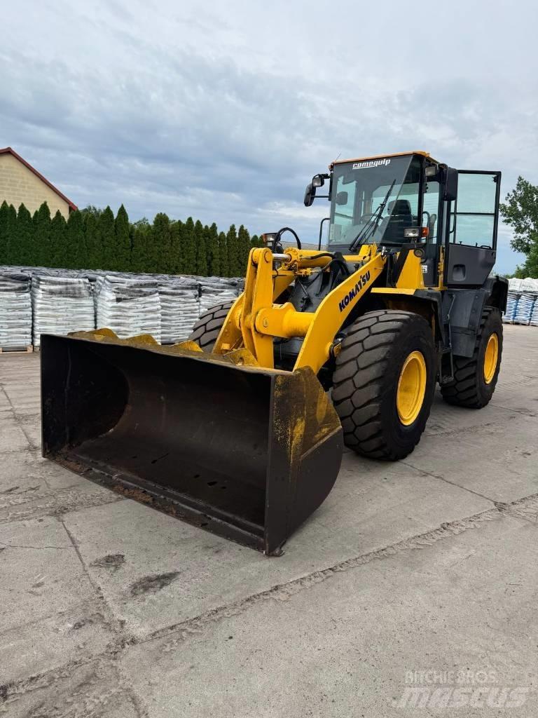 Komatsu WA250 Iekrāvēji uz riteņiem