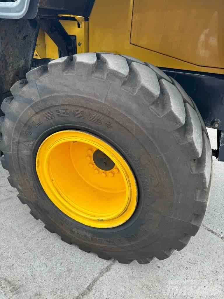 Komatsu WA250 Iekrāvēji uz riteņiem