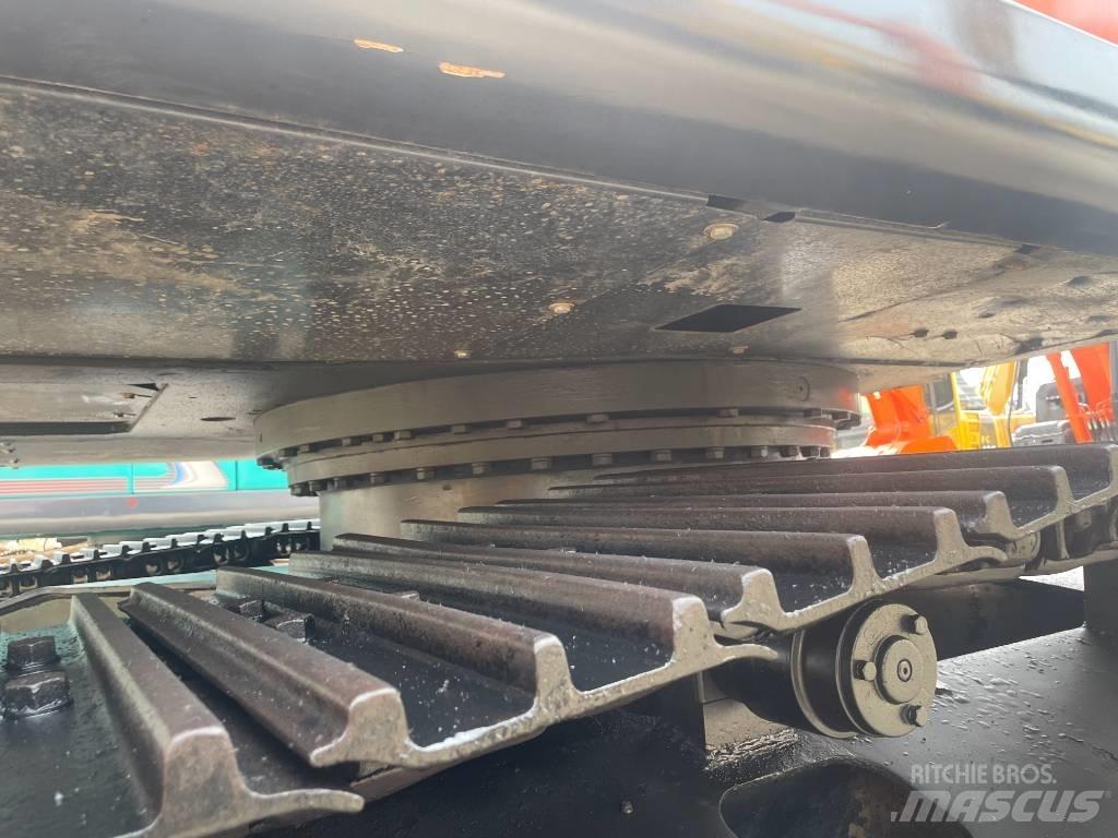 Hitachi ZX 240 Kāpurķēžu ekskavatori