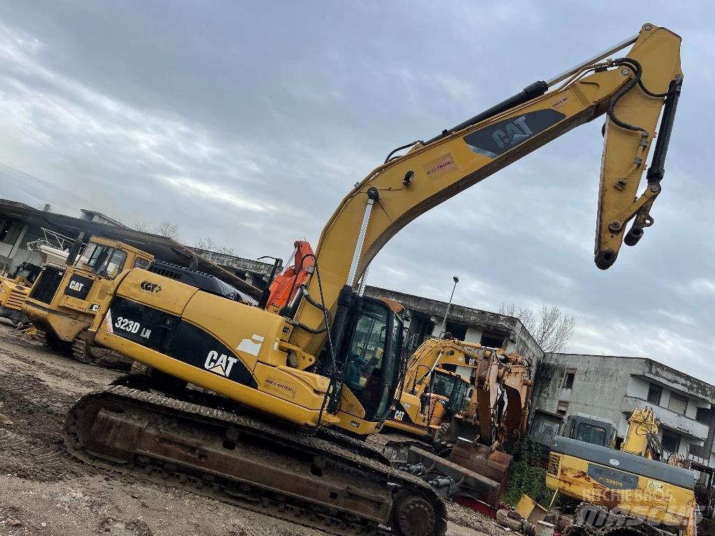 CAT 323 D Kāpurķēžu ekskavatori