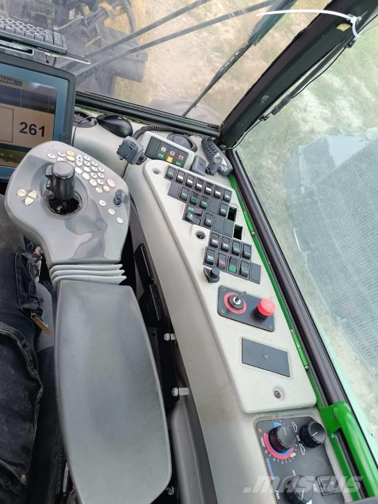 John Deere 770 D Harvesteri