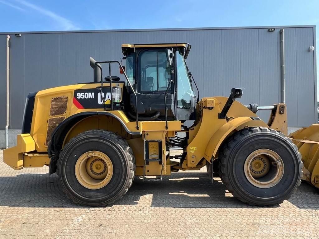CAT 950M Iekrāvēji uz riteņiem
