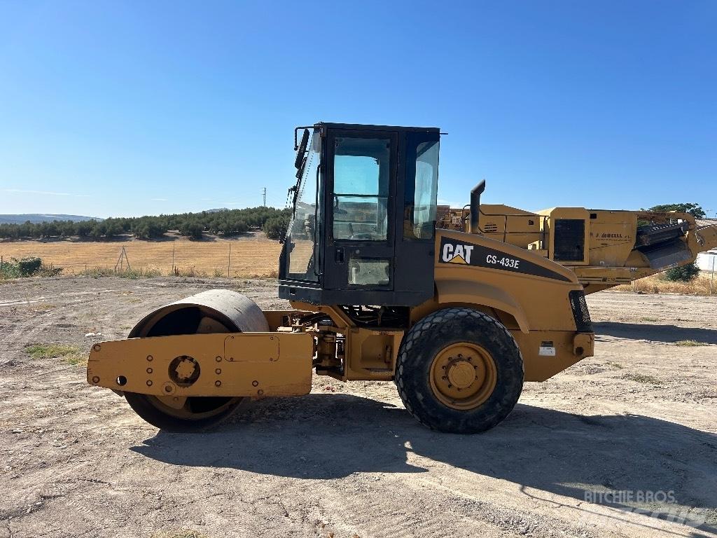 CAT CS 433 E Divvalču grunts veltņi