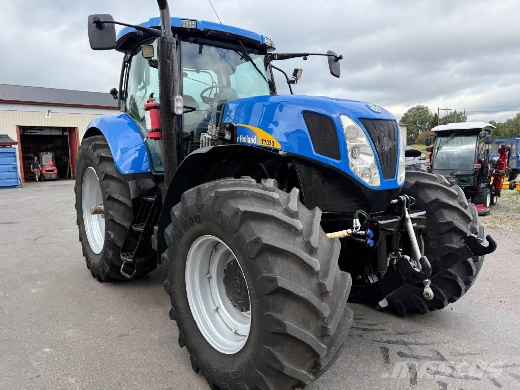 New Holland T7030 Traktori
