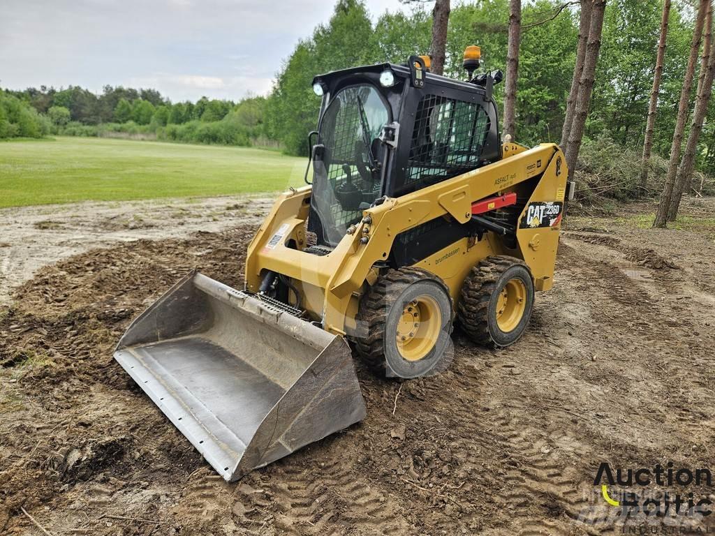 CAT 236 D Lietoti riteņu kompaktiekrāvēji