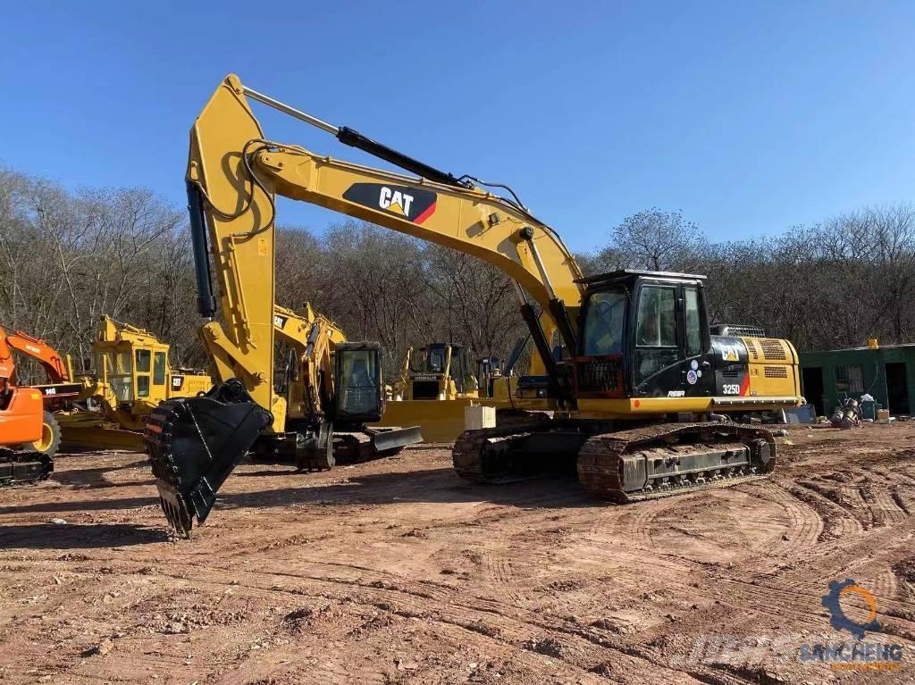 CAT 325 D Kāpurķēžu ekskavatori