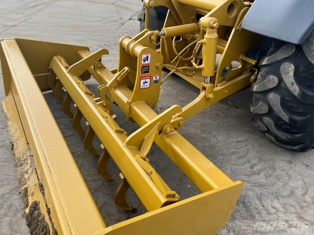 John Deere 210L EP Frontālie iekrāvēji un ekskavatori