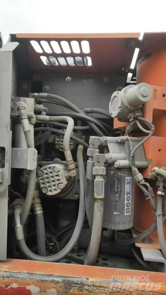 Hitachi ZX130W Ekskavatori uz riteņiem