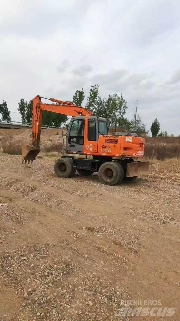 Hitachi ZX130W Ekskavatori uz riteņiem