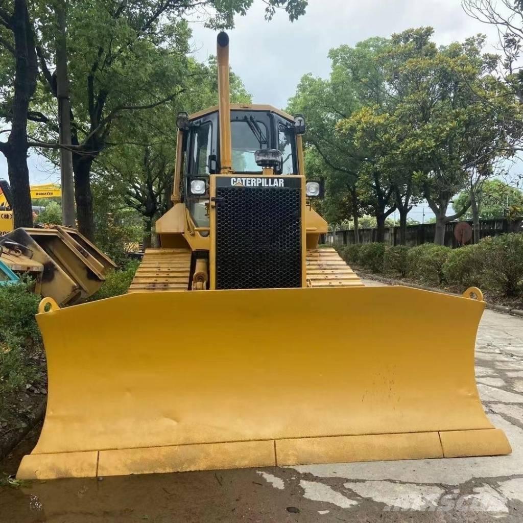 CAT D5M Kāpurķēžu buldozeri
