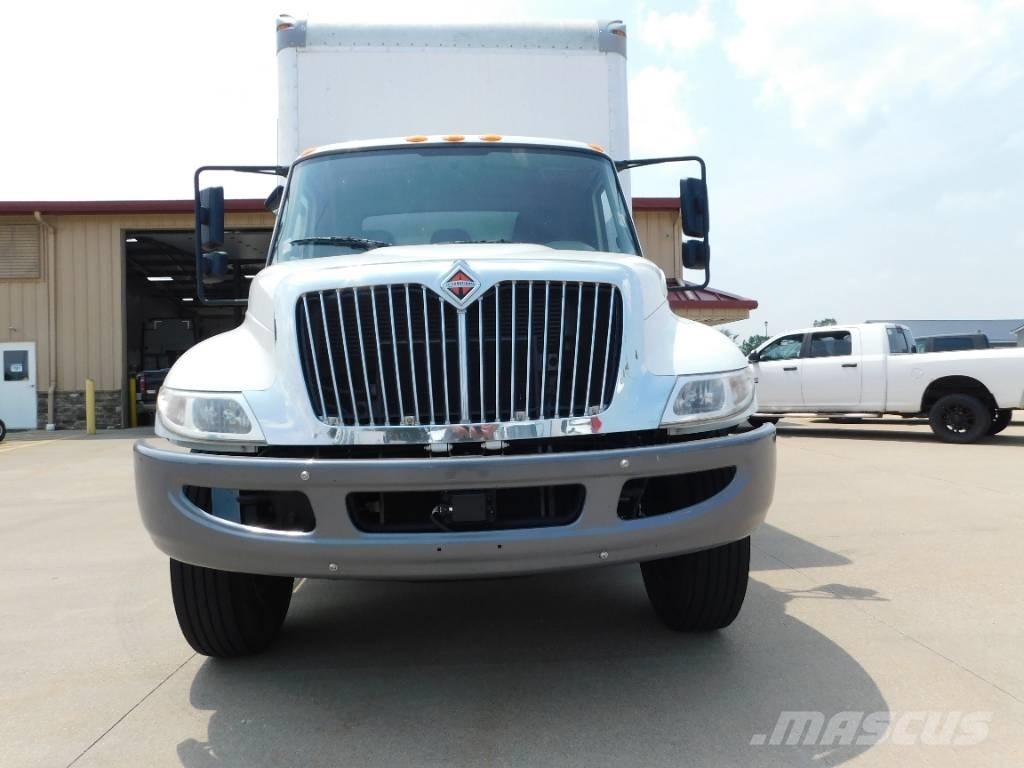 International 4300 Smagās mašīnas ar konteineriem