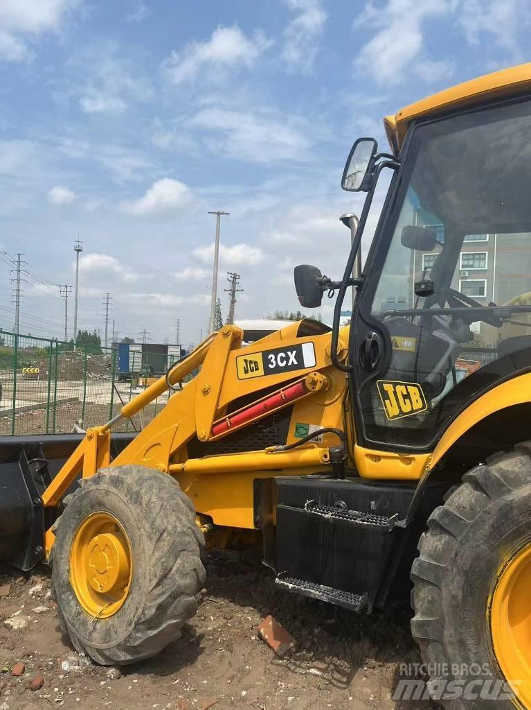 JCB 3 CX Ekskavatori-iekrāvēji