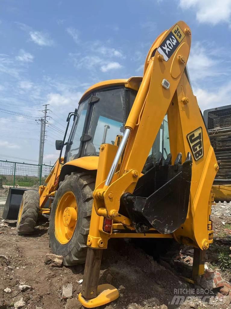 JCB 3 CX Ekskavatori-iekrāvēji