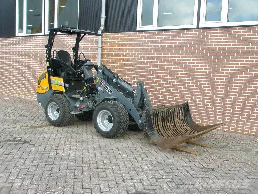 GiANT G2200E Mini iekrāvēji