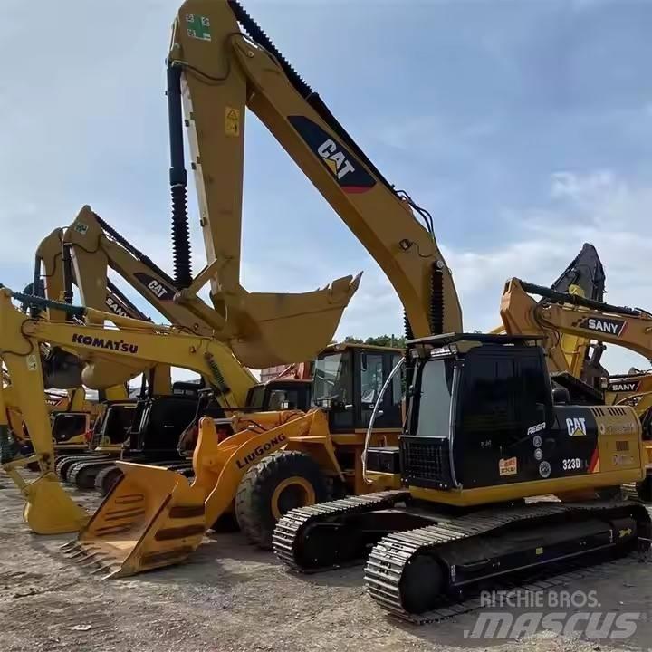 CAT CAT323D2L Vidēja lieluma ekskavatori 7 t - 12 t