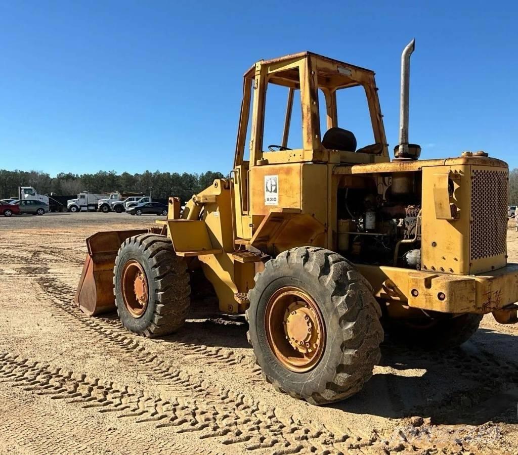 CAT 930 Iekrāvēji uz riteņiem