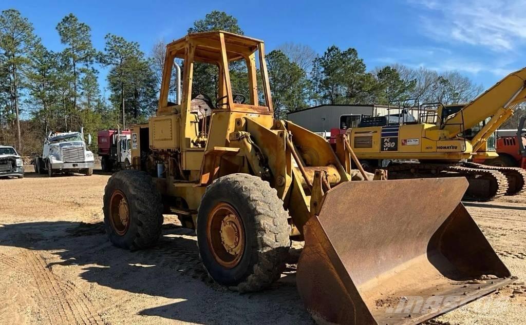 CAT 930 Iekrāvēji uz riteņiem