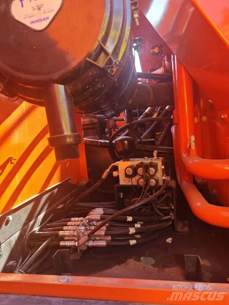 Doosan DX 300 Kāpurķēžu ekskavatori