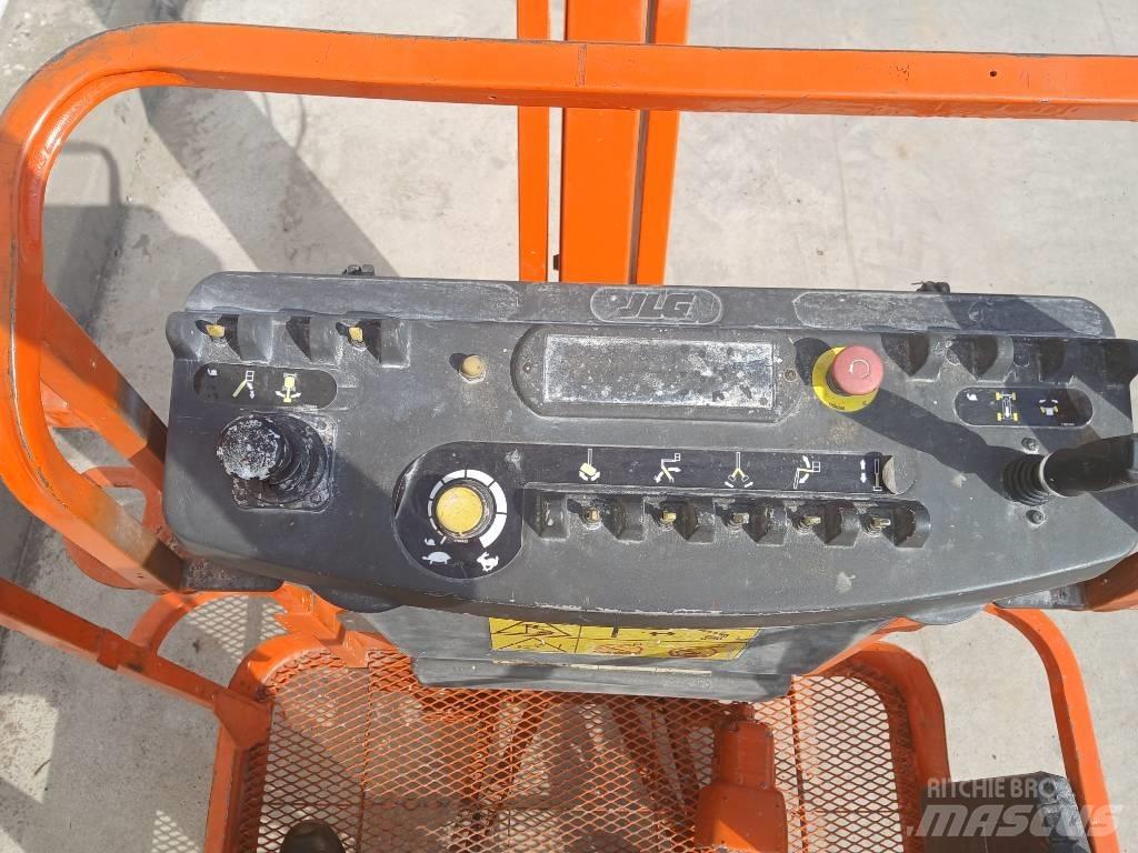 JLG E 300 AJ Strēles pacēlāji