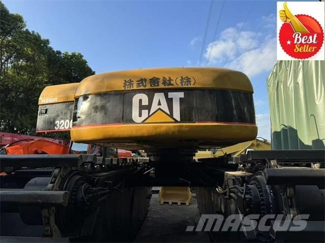 CAT 320 C Amfībijas tipa ekskavatori