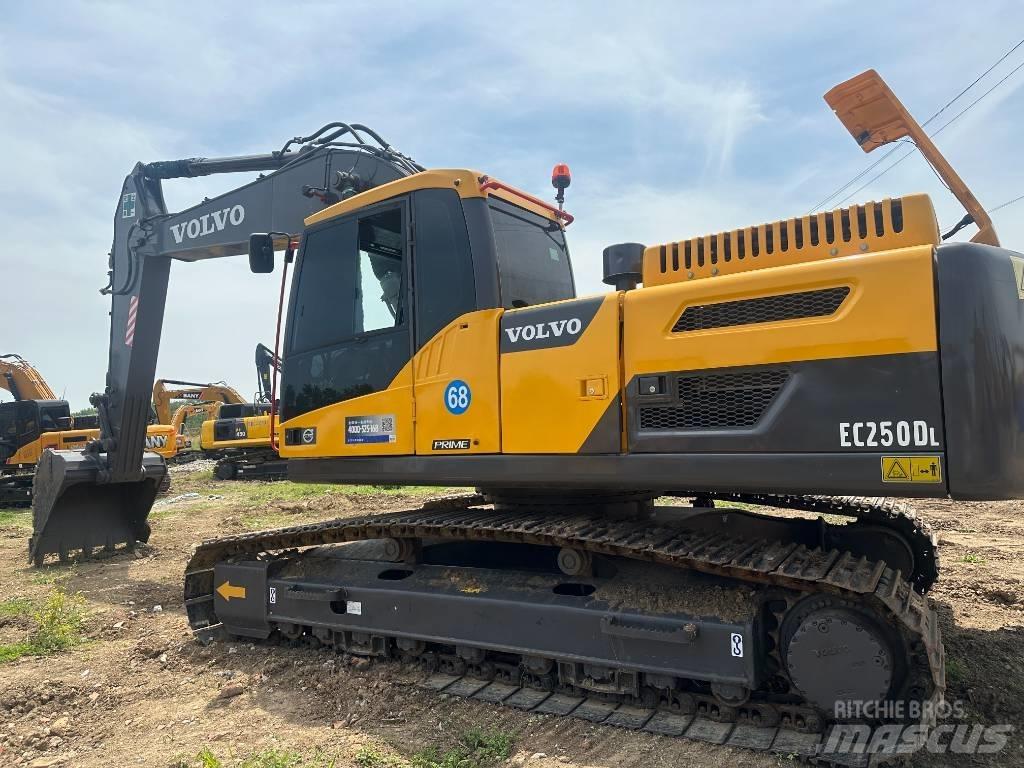 Volvo EC250D Kāpurķēžu ekskavatori