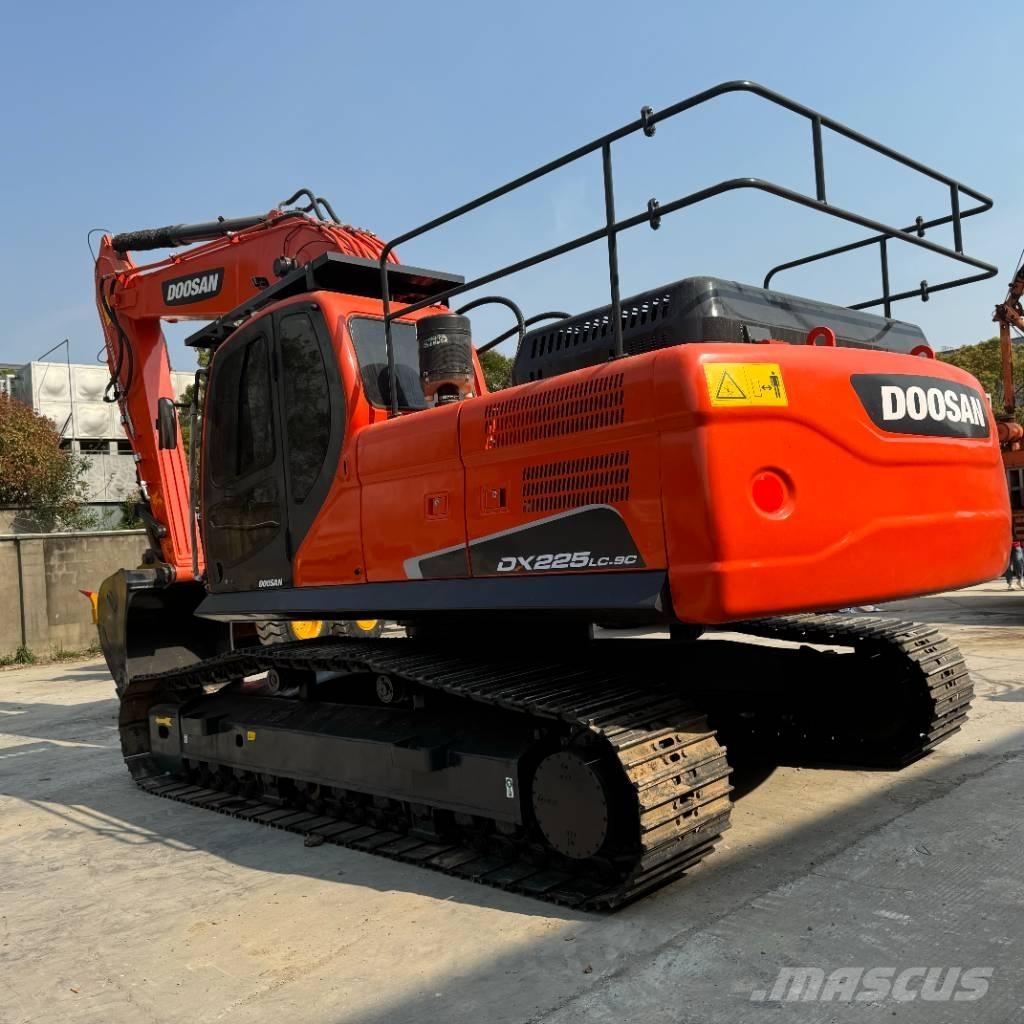 Doosan DX 225 LC Kāpurķēžu ekskavatori