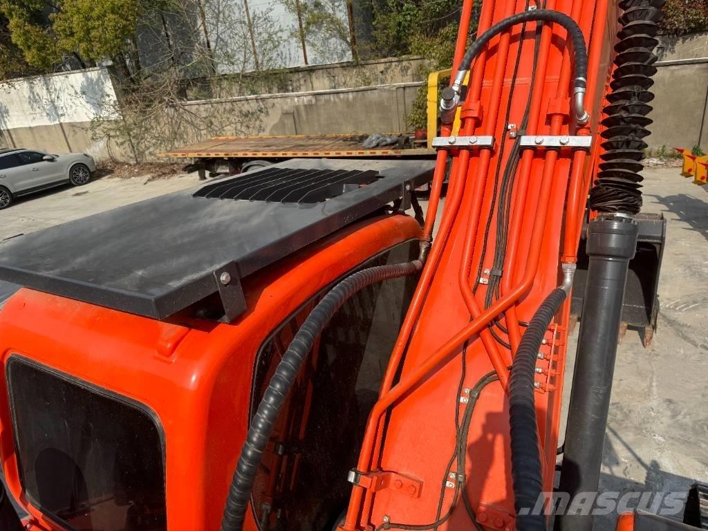 Doosan DX 225 LC Kāpurķēžu ekskavatori