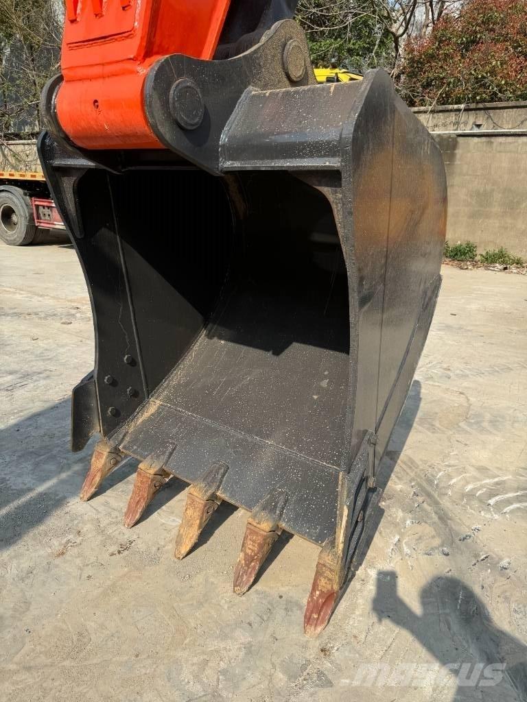 Doosan DX 225 LC Kāpurķēžu ekskavatori