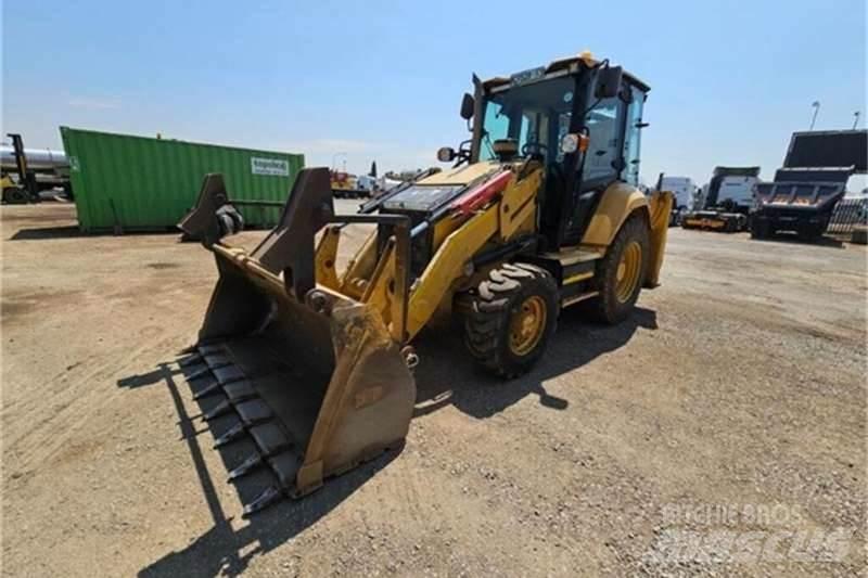 CAT 426F2 TLB Ekskavatori-iekrāvēji