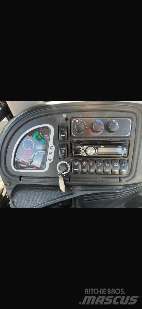 JCB 3CX Ekskavatori-iekrāvēji