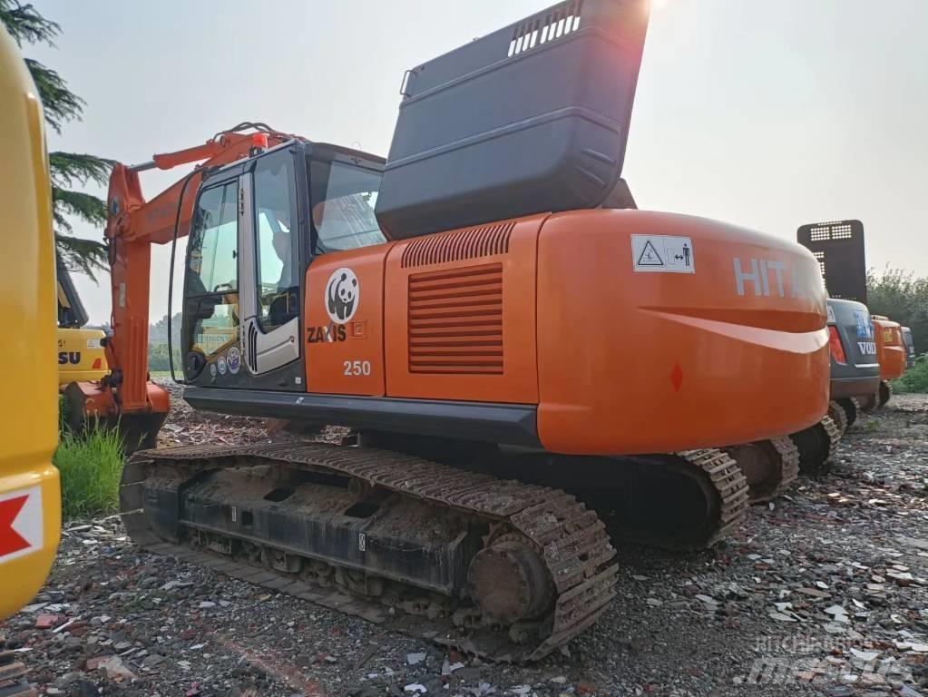 Hitachi ZX 250 LC Kāpurķēžu ekskavatori