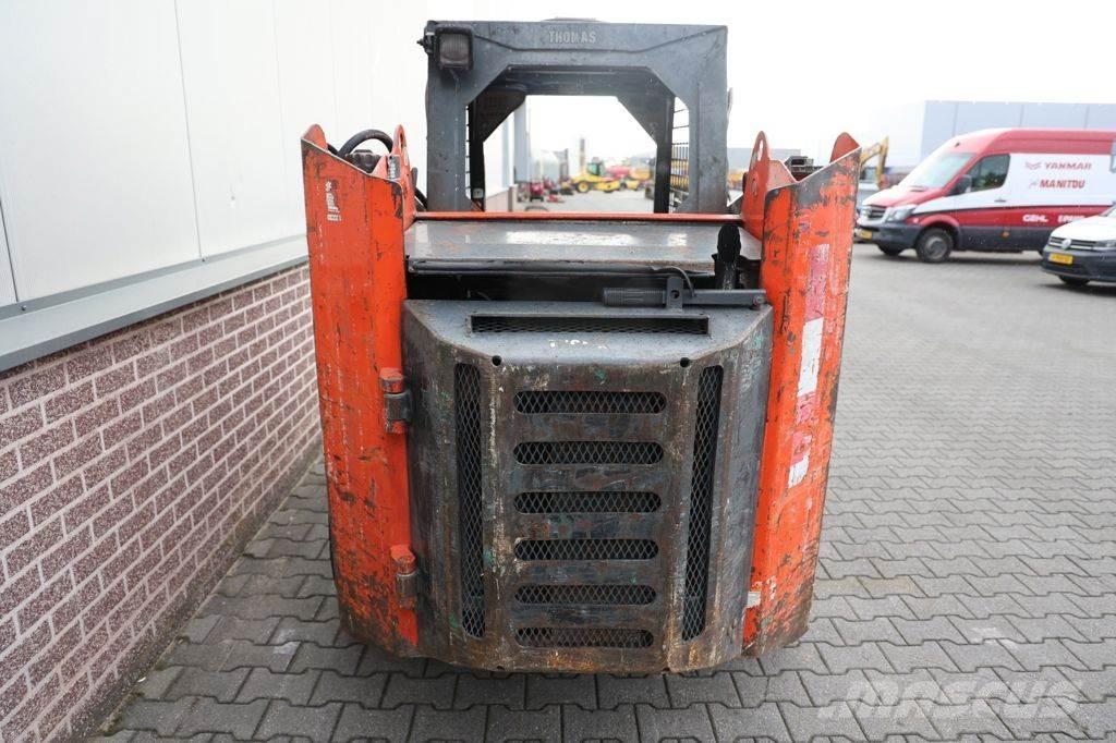 Thomas T135S Lietoti riteņu kompaktiekrāvēji
