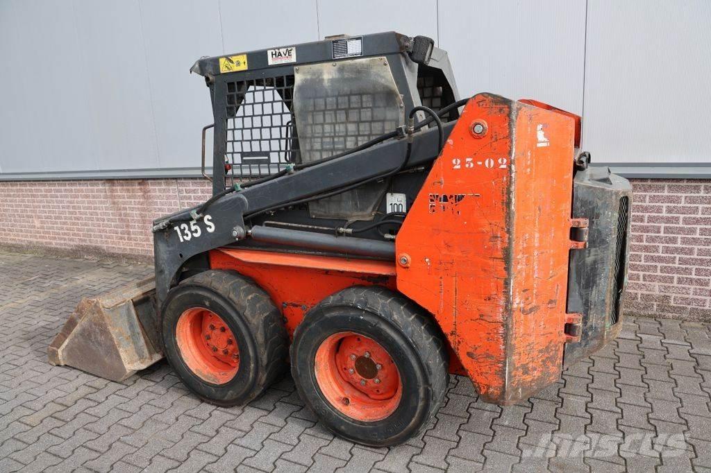 Thomas T135S Lietoti riteņu kompaktiekrāvēji