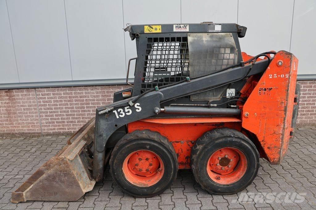 Thomas T135S Lietoti riteņu kompaktiekrāvēji
