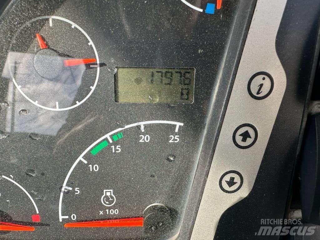 JCB 3 CX Ekskavatori-iekrāvēji
