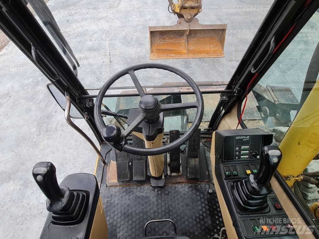 CAT M 312 Ekskavatori uz riteņiem