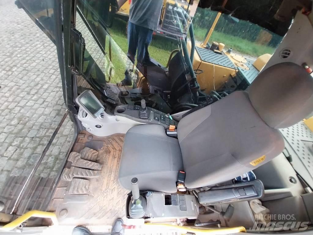 Volvo EC 220 DL Kāpurķēžu ekskavatori