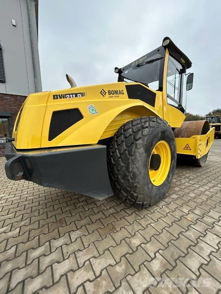 Bomag BW 211 D-5 Vienvalča grunts veltņi