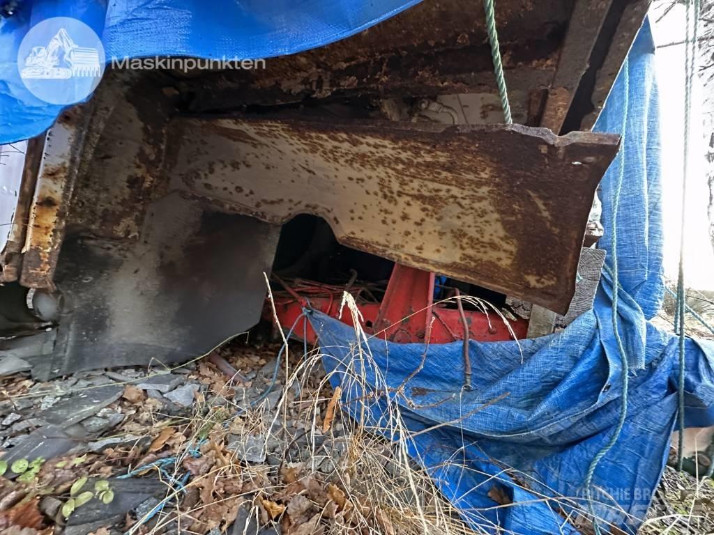 Scania T 141 Treileri meža tehnikas transportēšanai