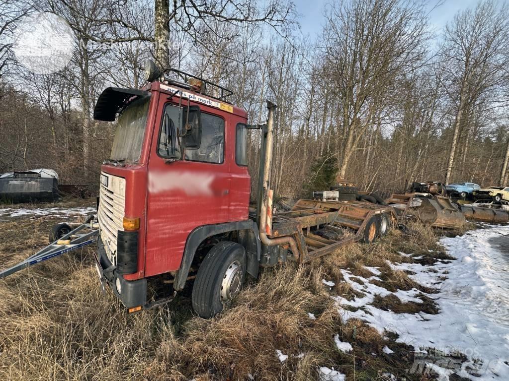 Scania T 141 Treileri meža tehnikas transportēšanai