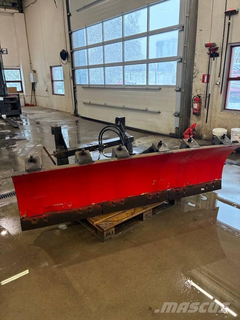  Diagonalblad 240 Sniega naži un tīrītāji