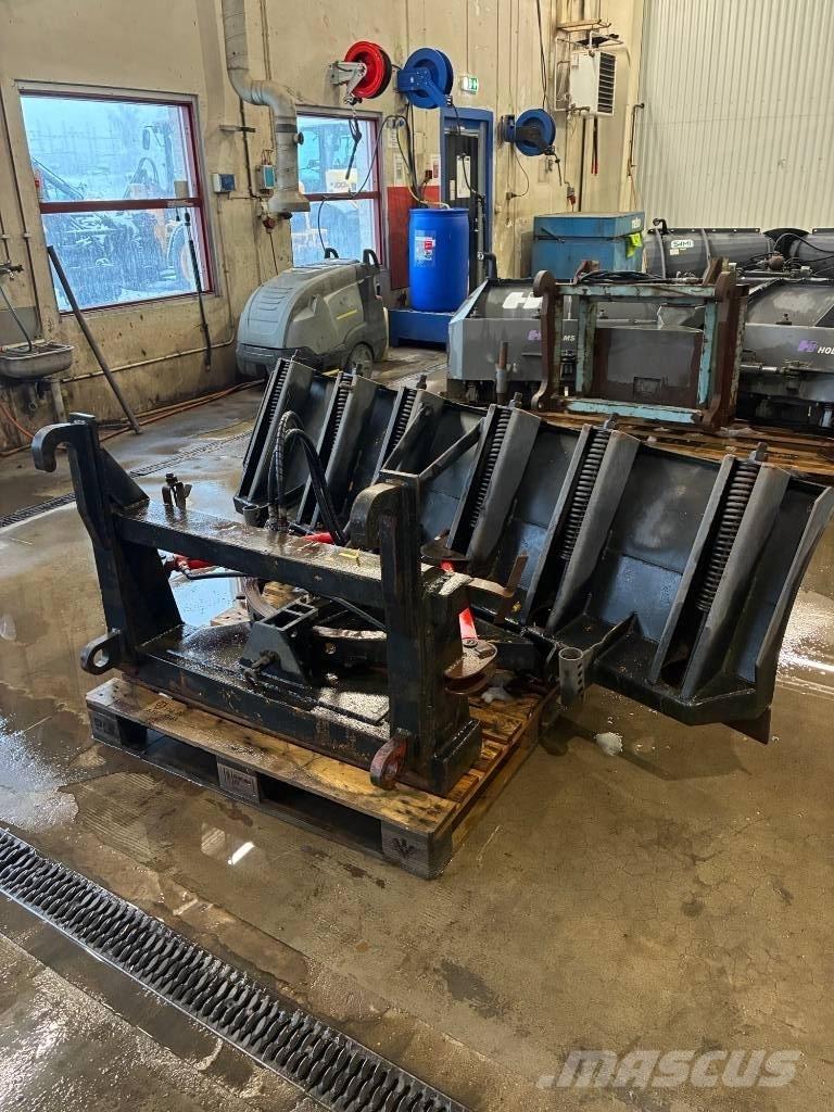  Diagonalblad 240 Sniega naži un tīrītāji