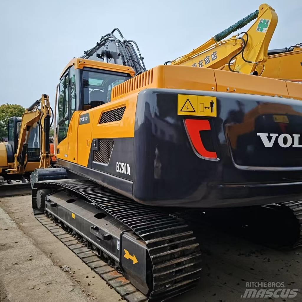 Volvo 250DL Kāpurķēžu ekskavatori