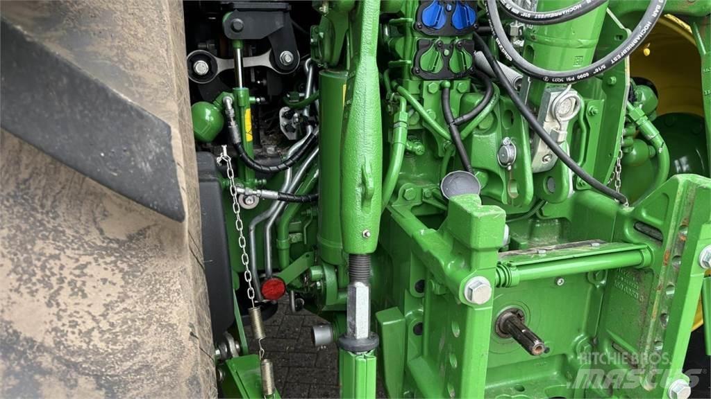 John Deere 6R215 Traktori