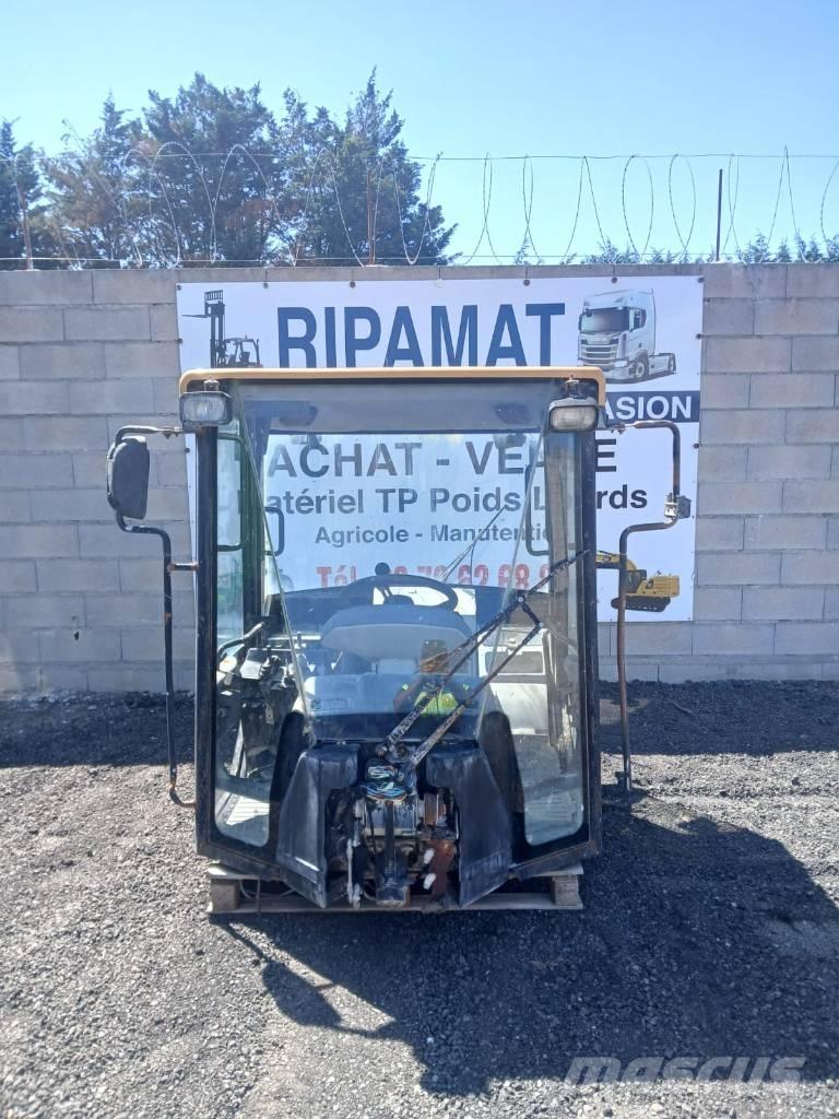 CAT 906 Kabīnes un interjers