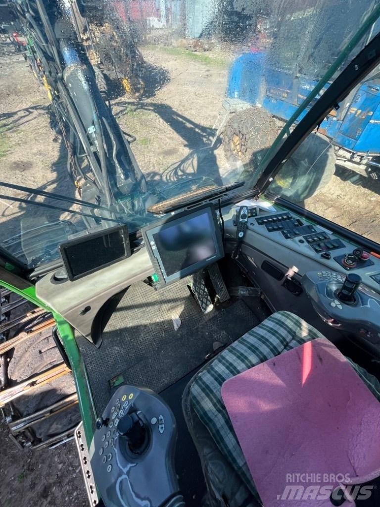 John Deere 1070 D Harvesteri