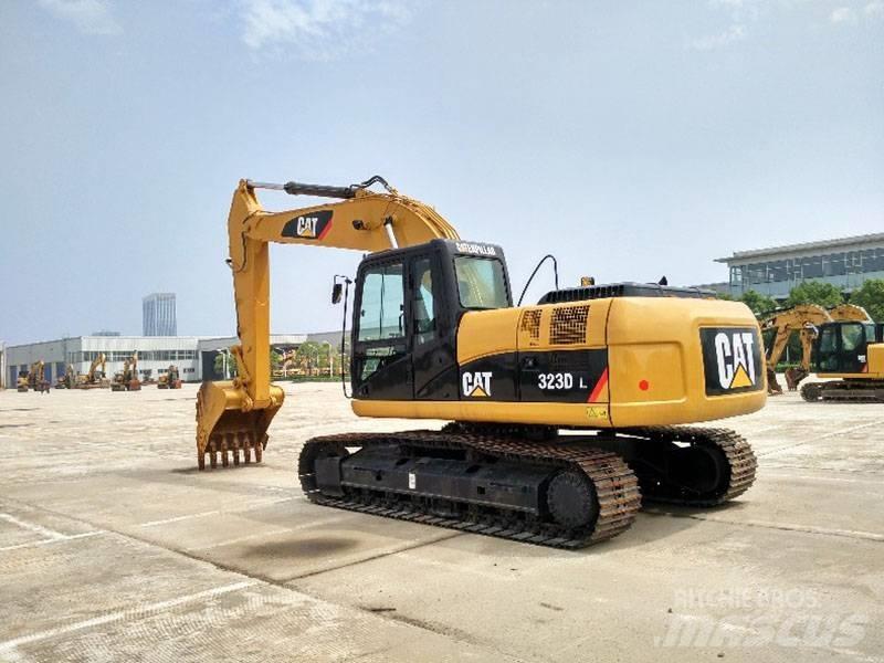 CAT 323 Kāpurķēžu ekskavatori
