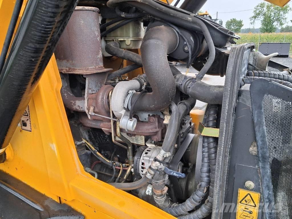 JCB 3 CX Ekskavatori-iekrāvēji