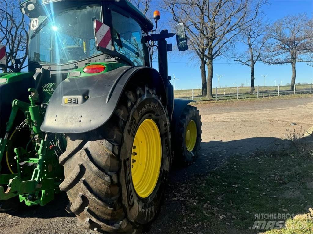 John Deere 6230R Traktori